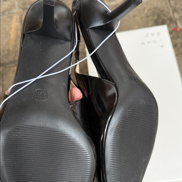 A New Day Glossy Black Pointed Heels - Picture 3 of 3